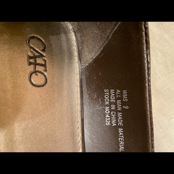 A nice pair of comfy Brown flats. - Picture 6 of 6